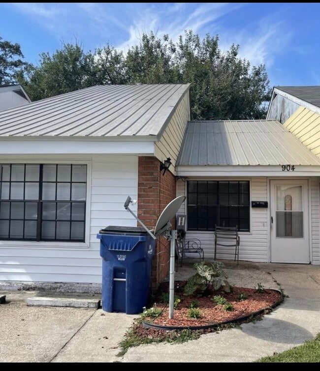 property at 904 Pike Ave