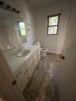 317 Lakeside Dr in Kernersville, NC - Building Photo