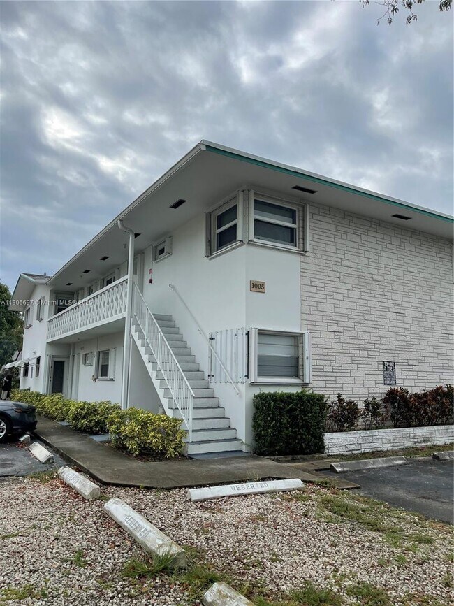 property at 1005 S 17th Ave