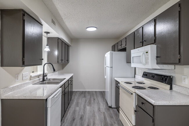 Crown Ridge Apartments in Fort Smith, AR - Building Photo - Interior Photo