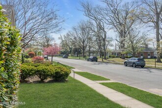 115 Grassmere Avenue in Interlaken, NJ - Building Photo - Building Photo