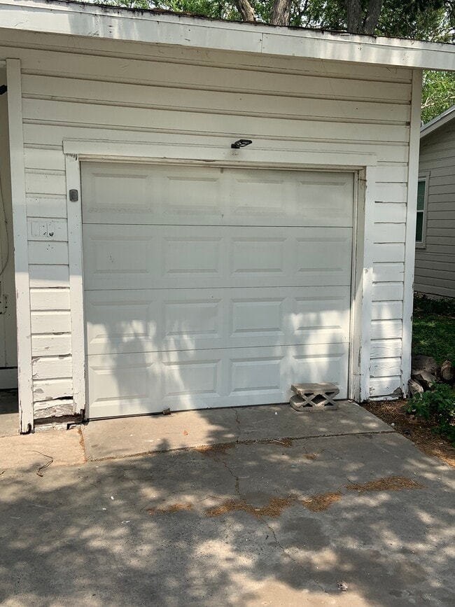336 S Chiltipin St in Sinton, TX - Building Photo - Building Photo