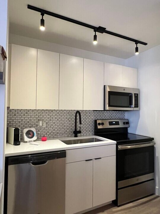 833 N Dearborn St in Chicago, IL - Building Photo