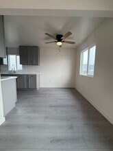 3540 & 3540 1/2 6th St in Los Angeles, CA - Foto de edificio - Interior Photo