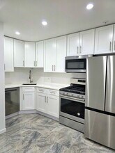 6 Parkside Ct in Vernon Hills, IL - Foto de edificio - Building Photo