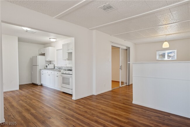 87 Constitution Ave in Henderson, NV - Building Photo - Building Photo