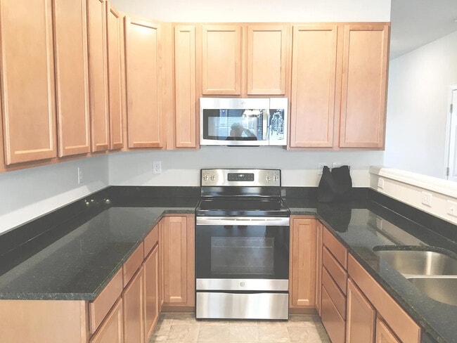 Room in Townhome on Simril Ct in Charlotte, NC - Building Photo - Building Photo