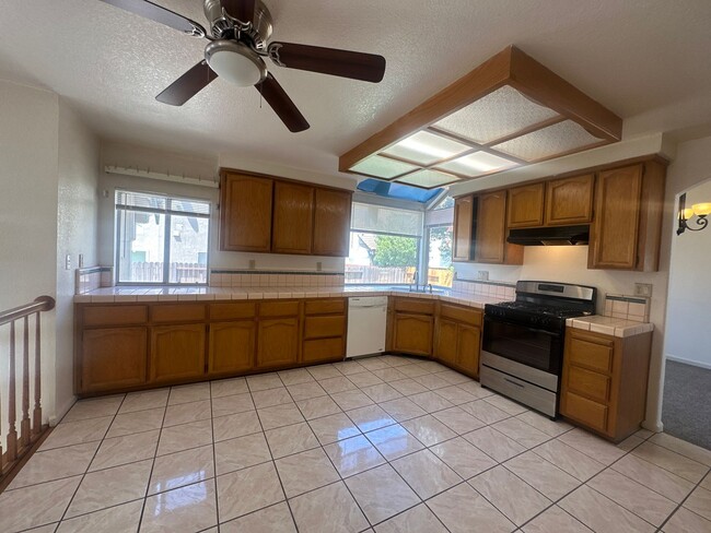 325 Melbourne Dr in Modesto, CA - Building Photo - Building Photo