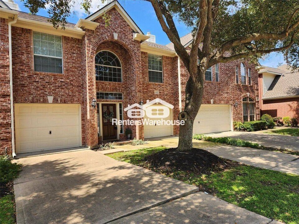 1408 S Friendswood Dr in Friendswood, TX - Building Photo