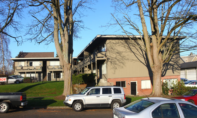 Debonaire Apartments in Tacoma, WA - Building Photo - Building Photo