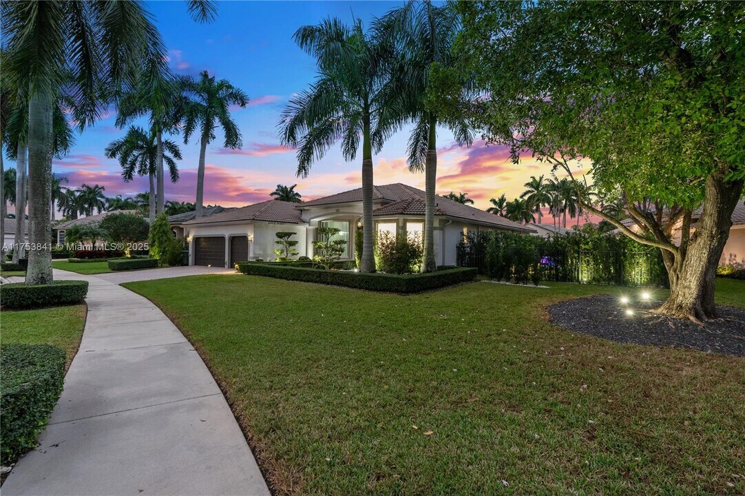 2558 Eagle Run Ln in Weston, FL - Foto de edificio