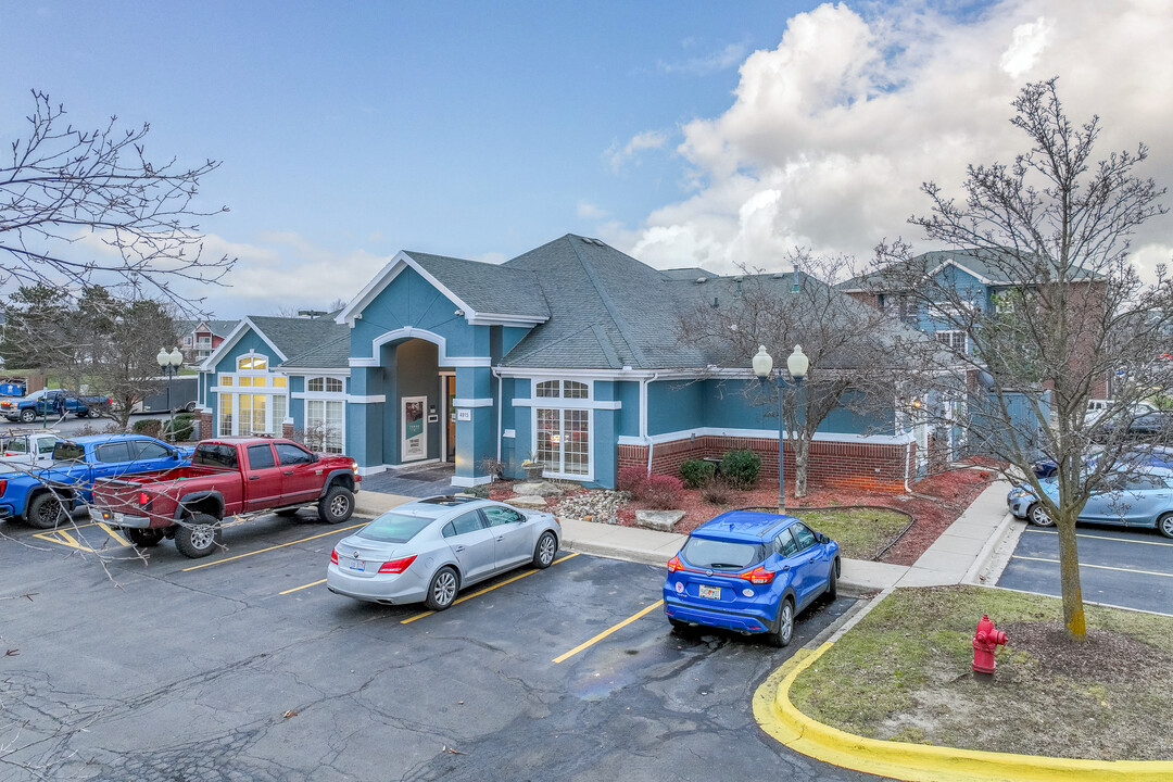 College Towne Apartments in Lansing, MI - Foto de edificio