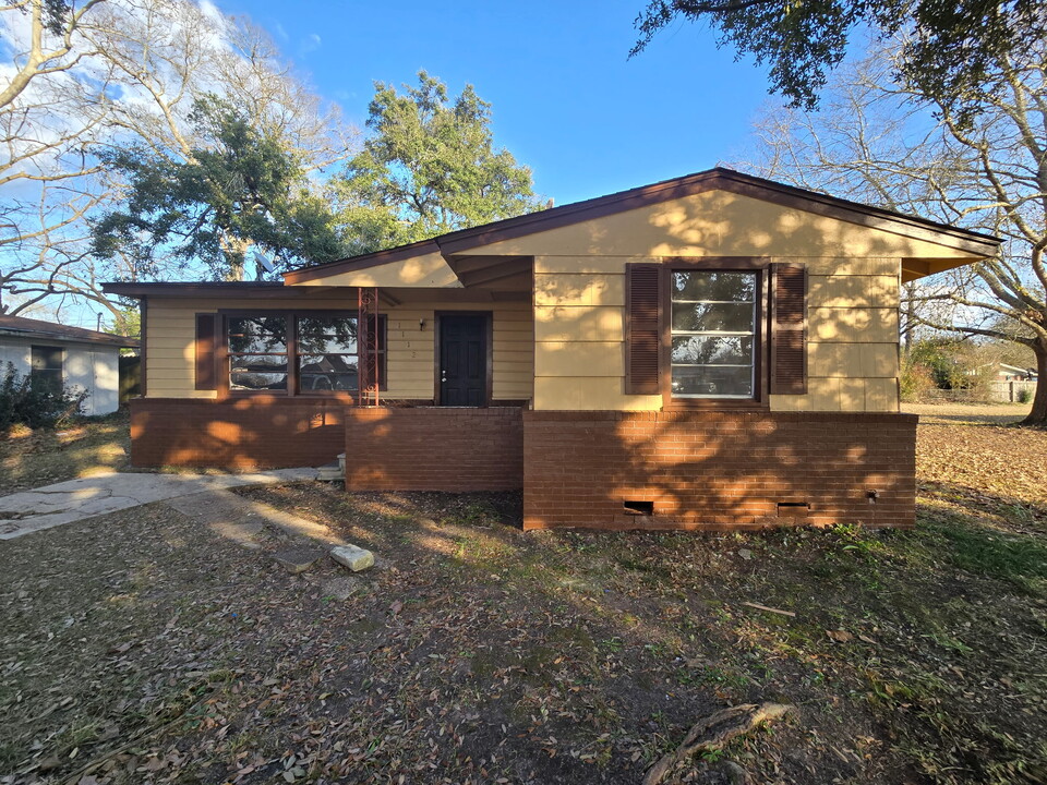 1112 N 4th Street in Silsbee, TX - Building Photo