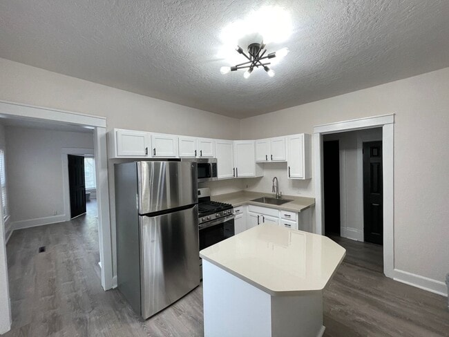 property at 122-124-124 E Lloyd St