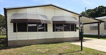 259 S Dolphin Cir in Micco, FL - Building Photo