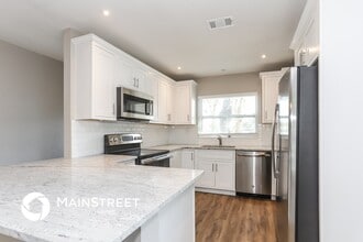 2053 Barcelona Dr S in St. Petersburg, FL - Foto de edificio - Building Photo