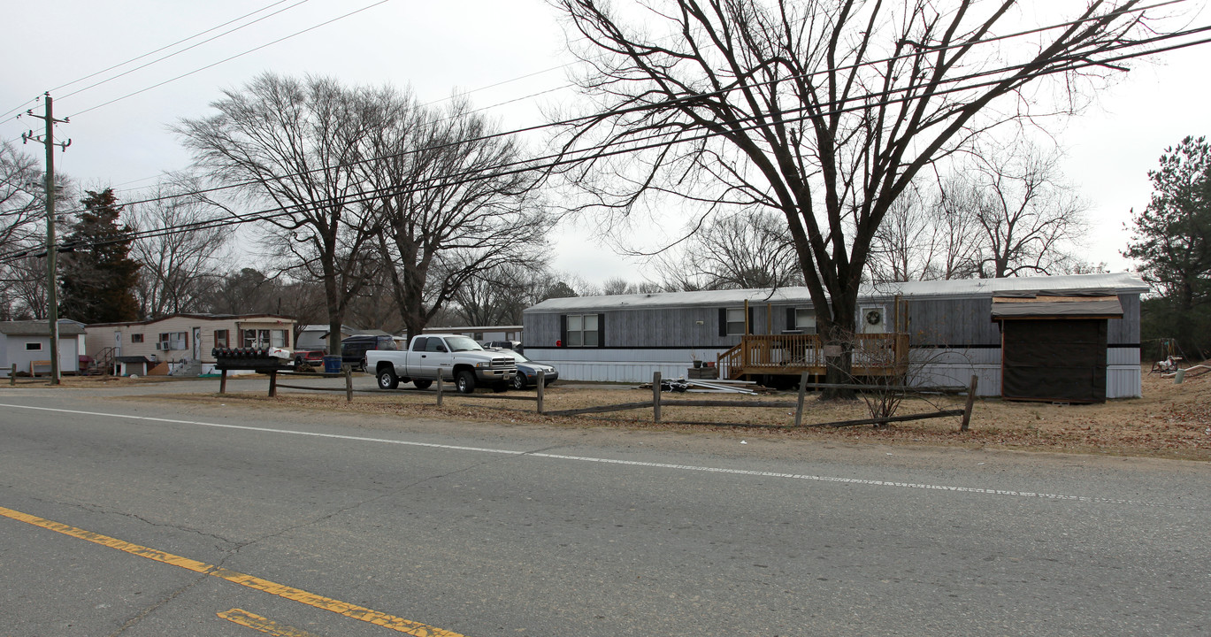 2011 S Brightleaf Blvd in Smithfield, NC - Building Photo