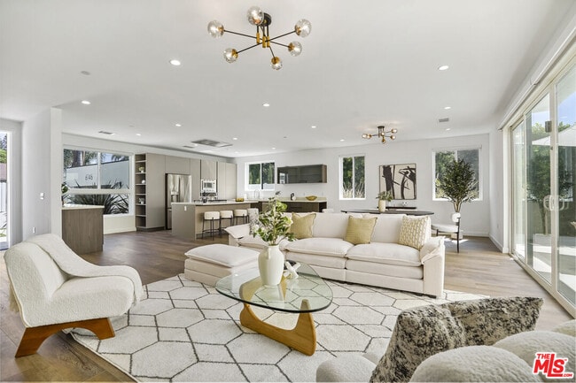 property at 6146 Whitsett Ave