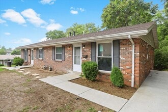 1 Manor Dr in Collinsville, IL - Building Photo - Building Photo