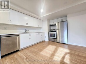 11 Valleybrook Rd in Barrie, ON - Building Photo - Building Photo