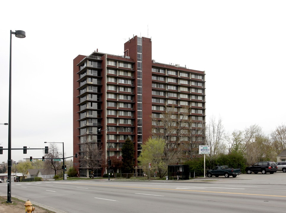 Columbine Towers in Denver, CO - Foto de edificio