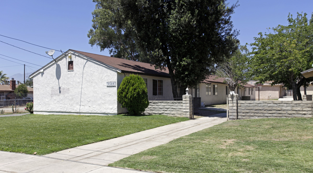 16584-16594 Orange Way in Fontana, CA - Building Photo