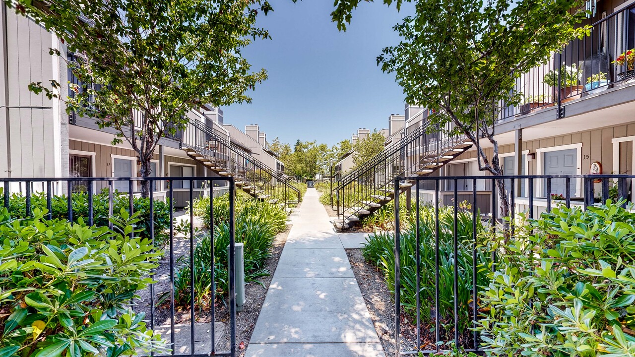 Cambridge Square Apartments in Rohnert Park, CA - Foto de edificio