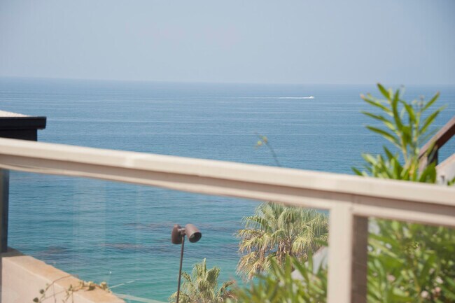 32009 Coast Hwy, Unit Lower in Laguna Beach, CA - Building Photo - Building Photo