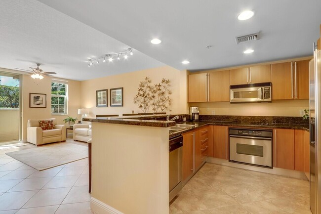 610 Clematis St, Unit 217 in West Palm Beach, FL - Building Photo - Building Photo