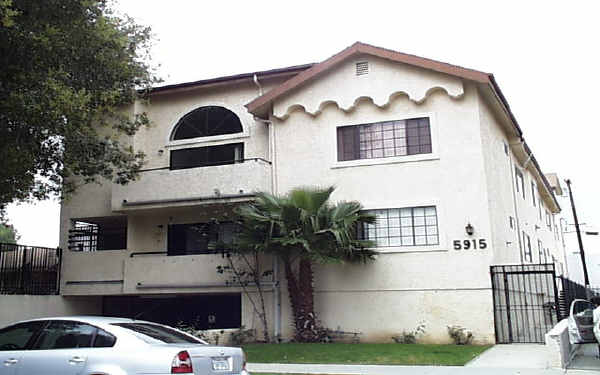 5915 Cedros Ave in Van Nuys, CA - Building Photo