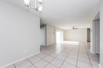 12560 Illinois Woods Ln in Orlando, FL - Building Photo - Building Photo