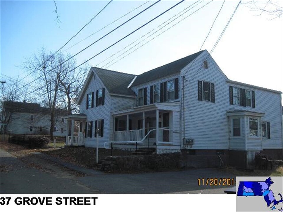 37 Grove St in Ayer, MA - Building Photo