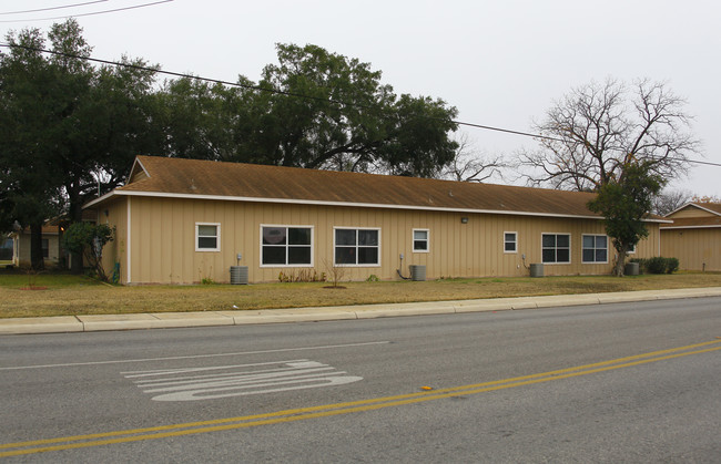 Union Pines Apartments in San Antonio, TX - Foto de edificio - Building Photo