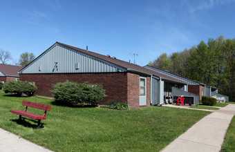 Heritage Square in Wellington, OH - Foto de edificio - Building Photo