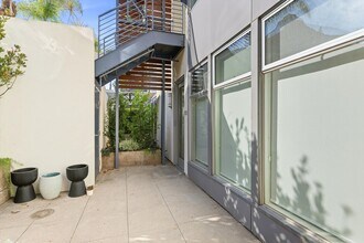 1250 N Harper Ave, Unit 404 in West Hollywood, CA - Building Photo - Building Photo
