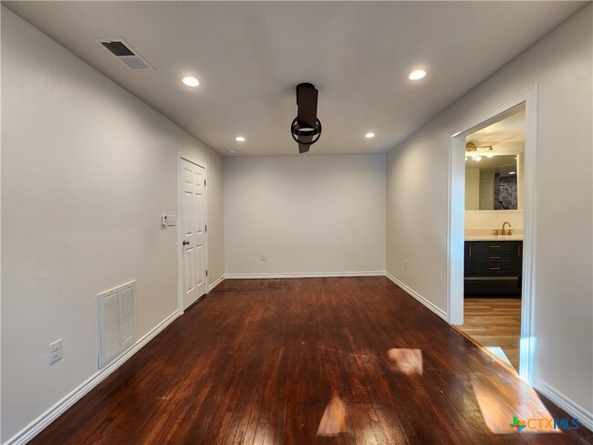 property at 521 Willow Ave