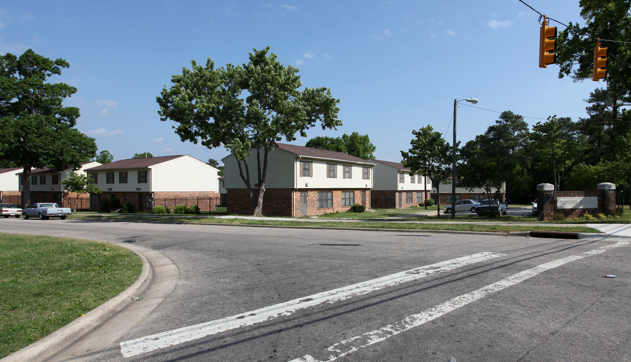 Oxford Manor in Durham, NC - Building Photo