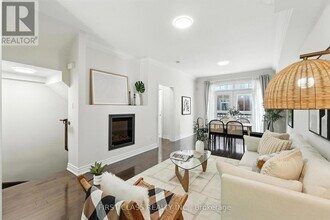23 Slingsby Ln in Toronto, ON - Building Photo - Building Photo