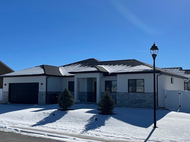 property at 1548 Hickory Dr