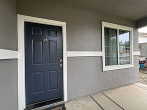 7907 Symington Way in Sacramento, CA - Building Photo - Building Photo