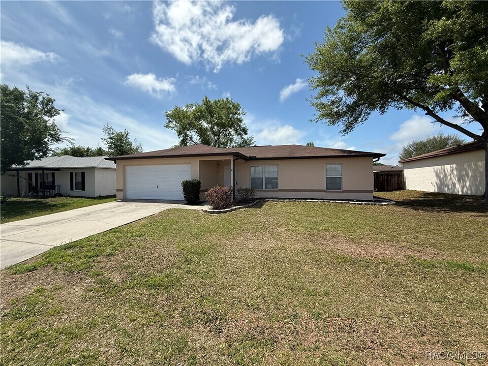 3844 S Swan Terrace in Homosassa, FL - Building Photo
