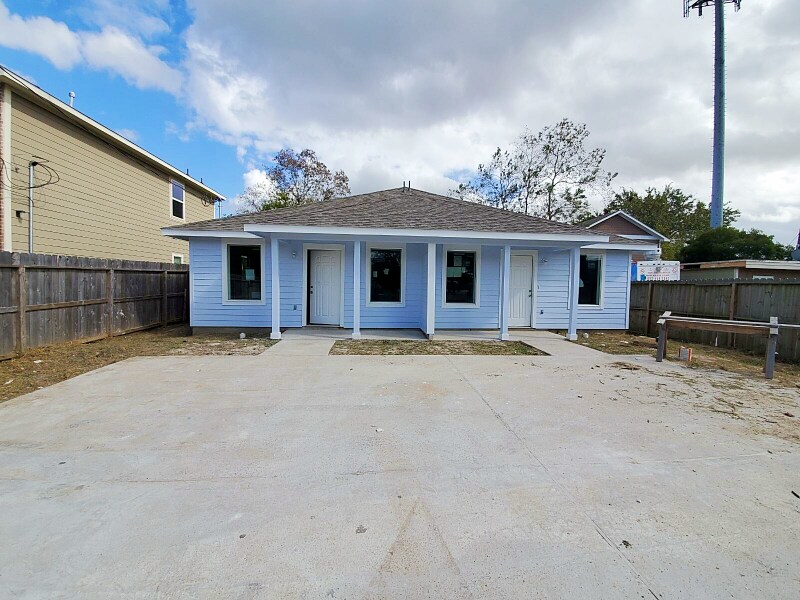 0 Northdale St in Houston, TX - Building Photo