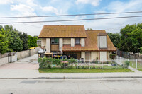 12122 Ferris Rd in El Monte, CA - Foto de edificio - Building Photo