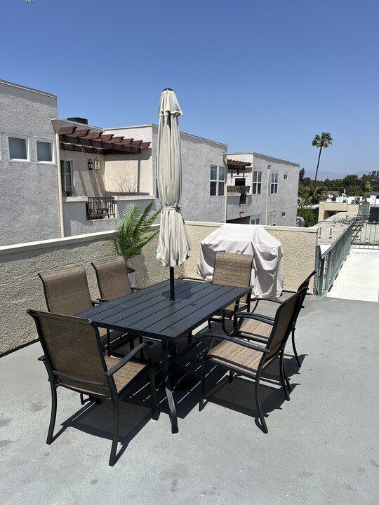 Adriana Arms Apartments in Studio City, CA - Building Photo