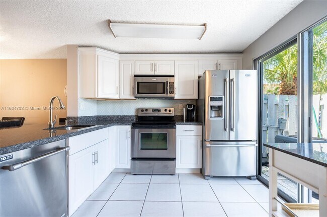 2683 NE 15th St in Pompano Beach, FL - Building Photo - Building Photo