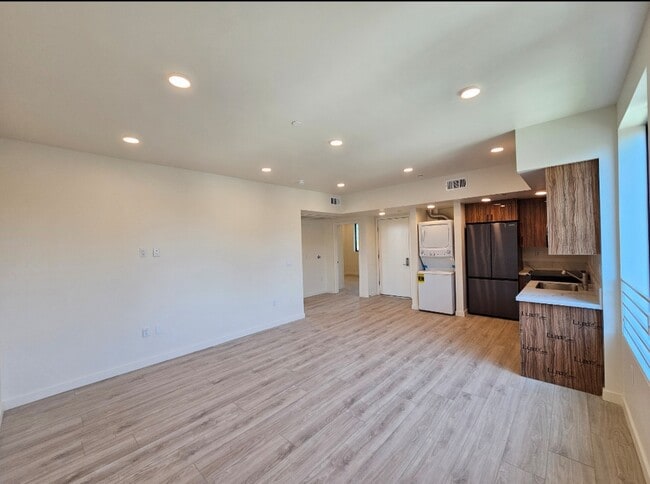 The Coronado in Silver Lake, CA - Building Photo - Building Photo