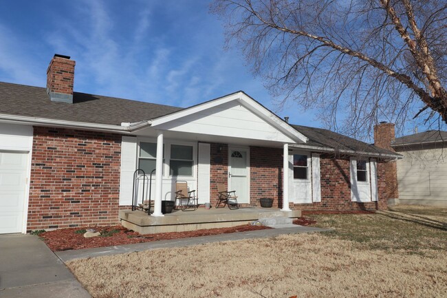 906 W Ash St in Junction City, KS - Building Photo - Building Photo