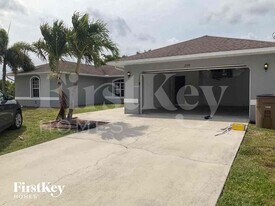 2100 SW 12th Terrace in Cape Coral, FL - Building Photo