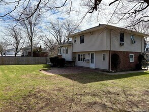 14 Glendale Dr in Melville, NY - Building Photo - Building Photo