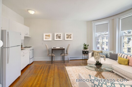 1539 Beacon St in Brookline, MA - Building Photo